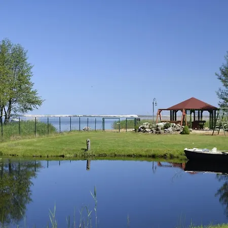 Lisia Gora Nad Jeziorem Lebsko アパート *